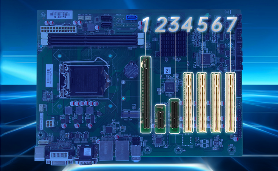 7個(gè)擴(kuò)展槽分別為1個(gè)PCIex16插槽，1個(gè)PCIex4插槽，1個(gè)PCIex1插槽以及4個(gè)PCI插槽。